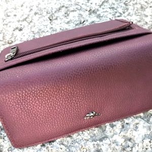 NWOT Roots RFID wallet with security blocking features